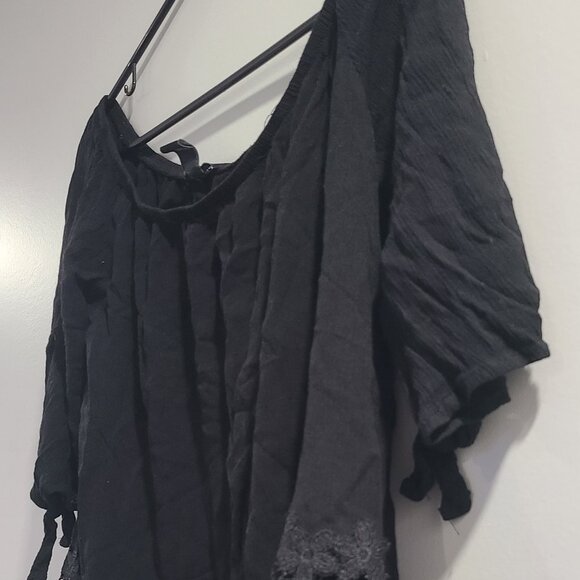 Black crop blouse with lace bottom detail and peekaboo sleeve. Like new - Picture 2 of 5